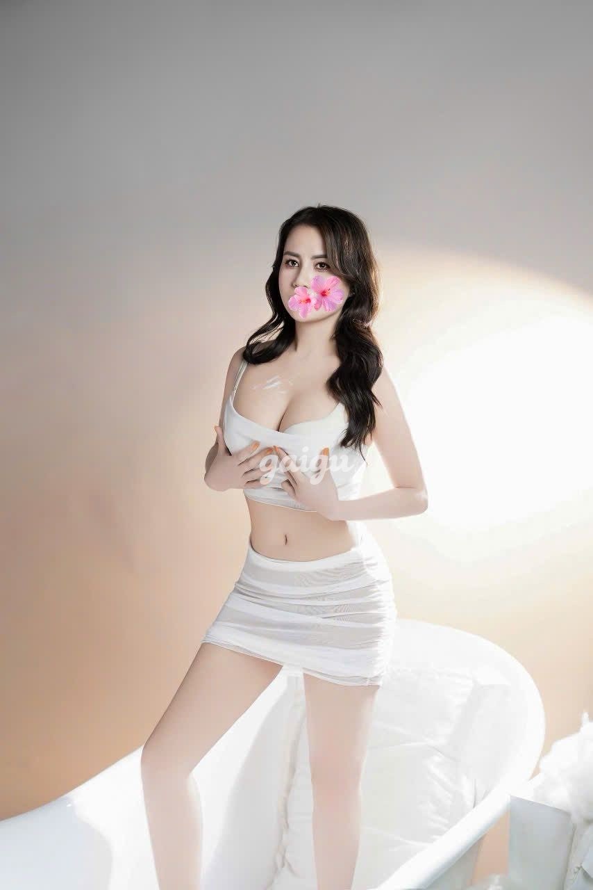 Hạ Vy – Mặt xinh dáng đẹp , dâm dãng nhiệt tình với khách , dịch vụ chất lượng