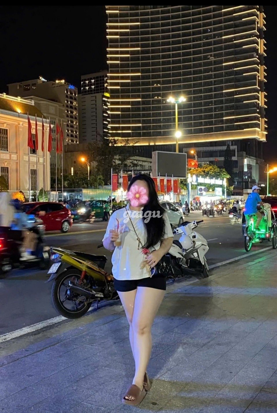 ♻️ LY LY ♻️ TIỂU MUỘI DÂM ĐÃNG CẶP NGỰC TO CHÀ BÁ